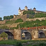 Luxury City Apartment - View Of River And Castle