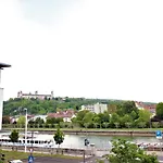 Luxury City Apartment - View Of River And Castle